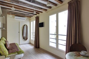 TV - Luxurious & top located apartment - Integrated A/C (Paris)