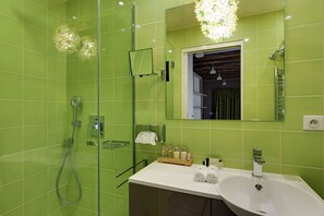 Dusche, Haartrockner, Handtücher