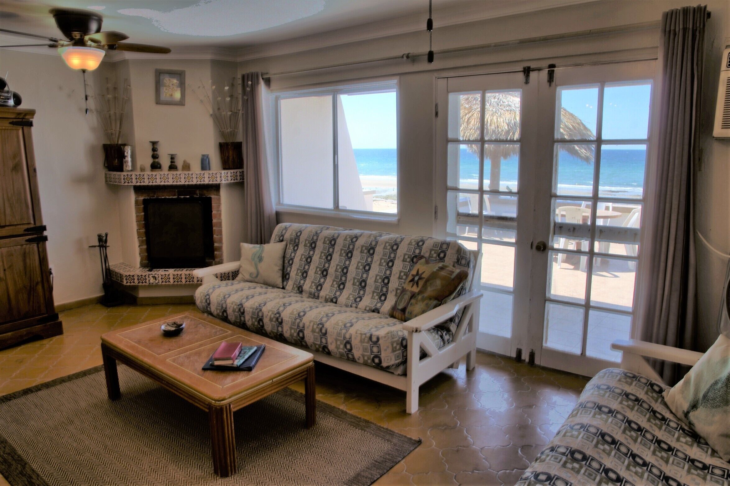 Smart TV, fireplace, DVD player