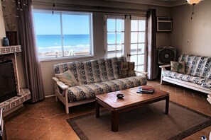 Smart TV, fireplace, DVD player