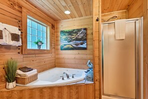 Hair dryer - OUTDOOR FIREPIT*Hot Tub*Wood Fireplace*Private gated Road*Community Pool*Sleep 6 (Townsend)