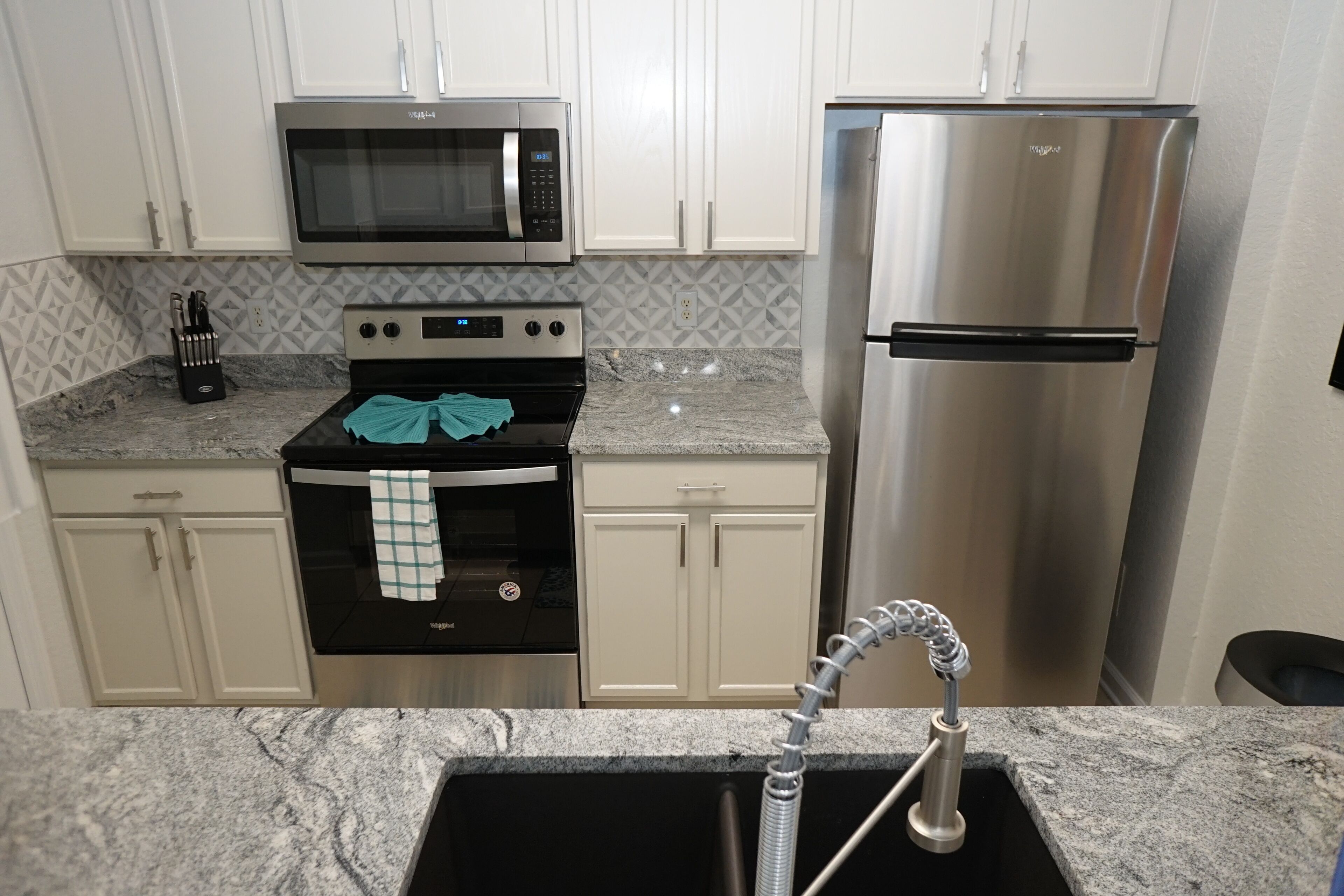 FULLY REMODELED! Windsor Hills 402! A Must See, 2 Bedroom Condo!
