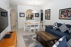 Fernseher, Videospiele, DVD-Player, Tischfußball