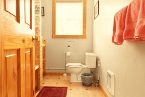 Duschwanne, Whirlpool, Haartrockner, Handtücher