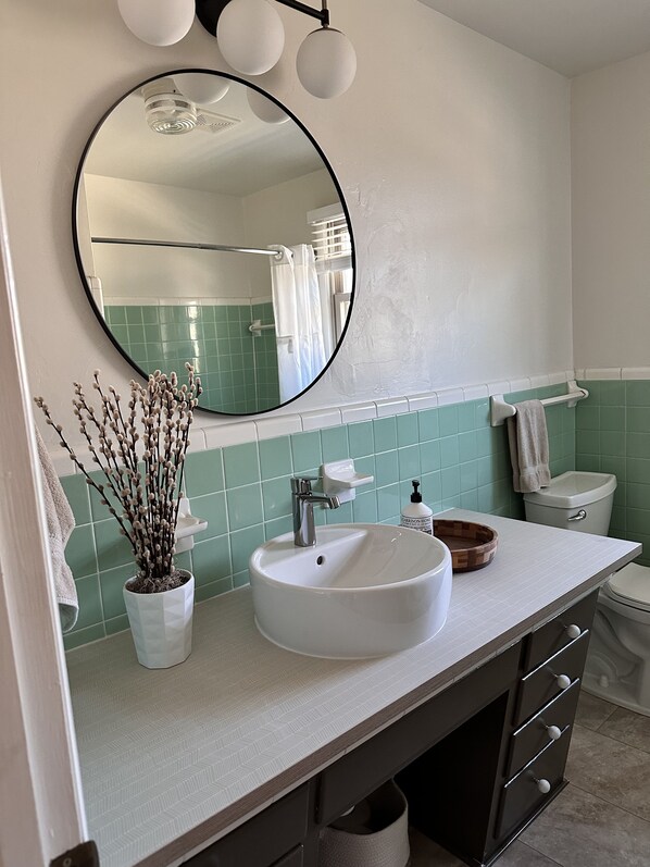 Combined shower/tub, hair dryer, towels, soap