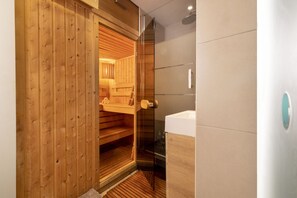 Sauna - 2 Br Terrace Apt in A Private House, 4 Guests, Room Service, Spa, Art (Paris)