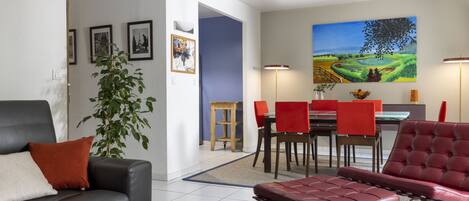 Smart TV, reproductor de DVD, libros y videoteca