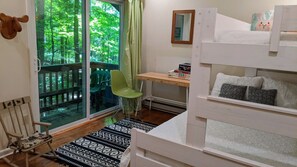 3 bedrooms, desk, travel cot, free WiFi