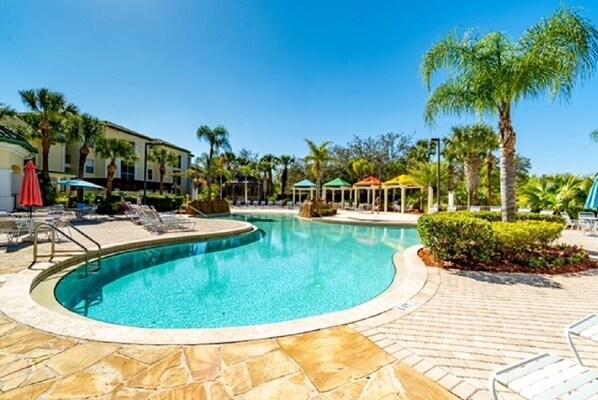 Piscine extérieure, piscine chauffée