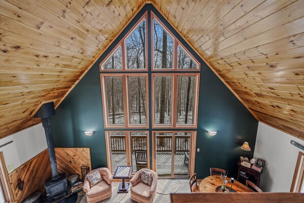 Interior - Sqyrls Nest - hot tub, pets, fire pit, game room, grill, wifi, view (Berkeley Springs)