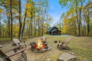 Property grounds - Sqyrls Nest - hot tub, pets, fire pit, game room, grill, wifi, view (Berkeley Springs)