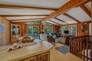 Interior - Mountain View - pets, grill, wifi, fire pit, screen porch, game room, deck, view (Berkeley Springs)