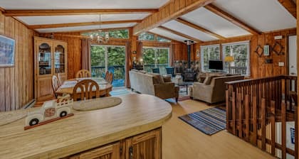 Mountain View - pets, grill, wifi, fire pit, screen porch, game room, deck, view