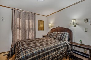 3 bedrooms, desk, free WiFi, bed sheets