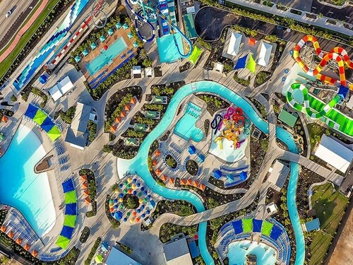 Kaksi Master Suites Condo, aidatulla lomakeskus lämmitetty uima-allas, leikkipaikka, järviä. kuntosali