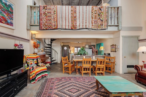 Spacious, Sunlit Adobe Casita #8 / B&B in the Heart of Historic Taos!