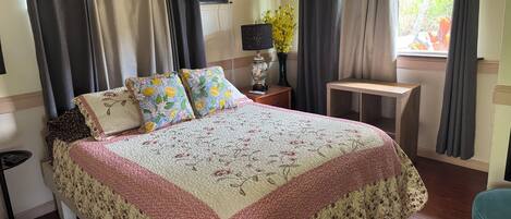 1 habitación, escritorio, tabla de planchar con plancha y wifi gratis