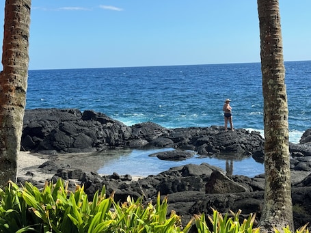 Beach towels. Oceanfront cottage w/ AC @ Kehena Beach, Hawaii