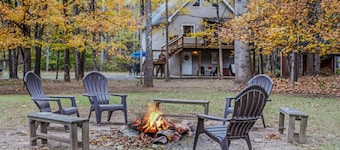 Trails End - riverside | pets | hot tub | wifi | fire pit | grill