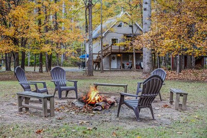 Trails End - riverside | pets | hot tub | wifi | fire pit | grill