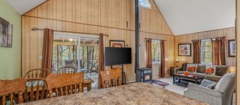 Trails End - riverside | pets | hot tub | wifi | fire pit | grill