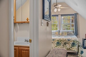 3 bedrooms, desk, free WiFi, bed sheets