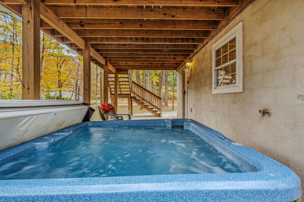 Outdoor spa tub
