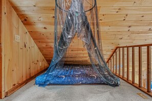 Interior - Seventh Heaven - pet friendly, hot tub, wifi, kid`s loft, wifi, grill, king bed (Great Cacapon)