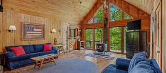 Seventh Heaven - pet friendly, hot tub, wifi, kid`s loft, wifi, grill, king bed