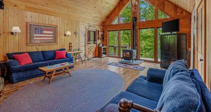 Seventh Heaven - pet friendly, hot tub, wifi, kid`s loft, wifi, grill, king bed