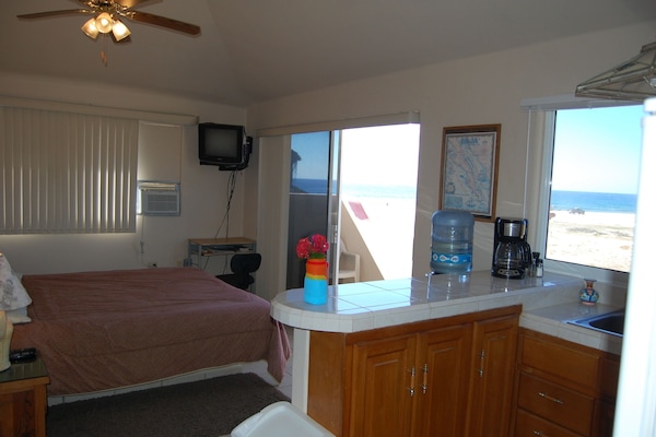 King size bed with terrace and ocean view of the surf!