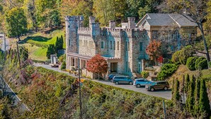 Unclassified image, 3 of 70, button - Healing House - fireplace, wifi, 2 kings, furnished den, screen porch, pool access (Berkeley Springs)