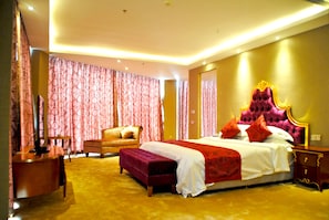 Premium bedding, minibar, desk, blackout curtains