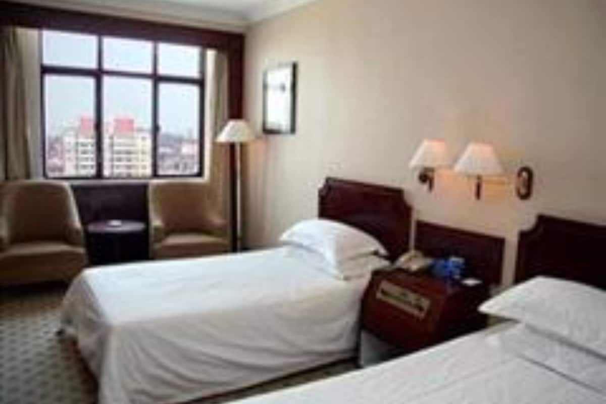 Standard Twin Room | In-room safe, desk, blackout curtains, free WiFi