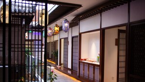 4 restaurants; breakfast, lunch, and dinner served - Yantai Asia Hotel (Yantai)