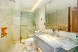 Executive Double Room | Bilik Mandi | Kelengkapan dandanan diri percuma, pengering rambut, selipar 