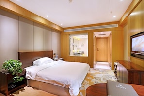 豪华商务房 | 迷你吧、办公桌、遮光窗帘、熨斗/熨板