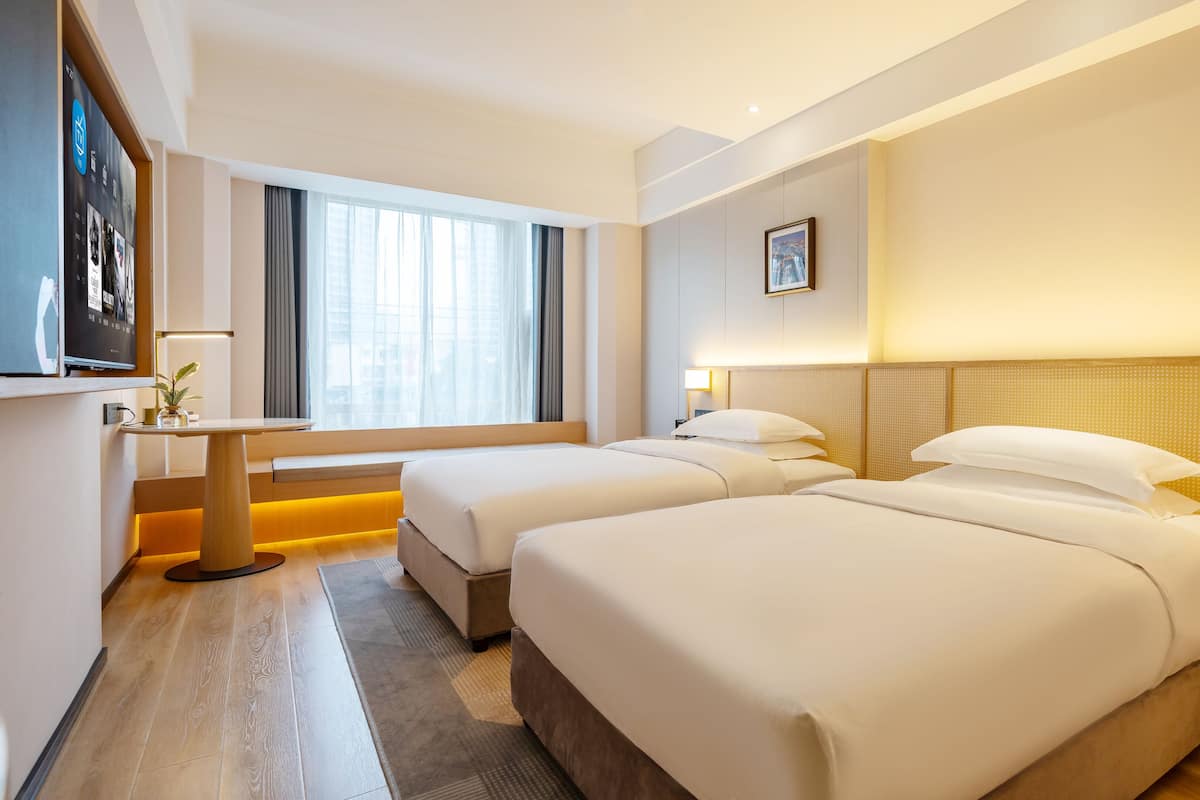 1 bedroom, in-room safe, blackout curtains, soundproofing