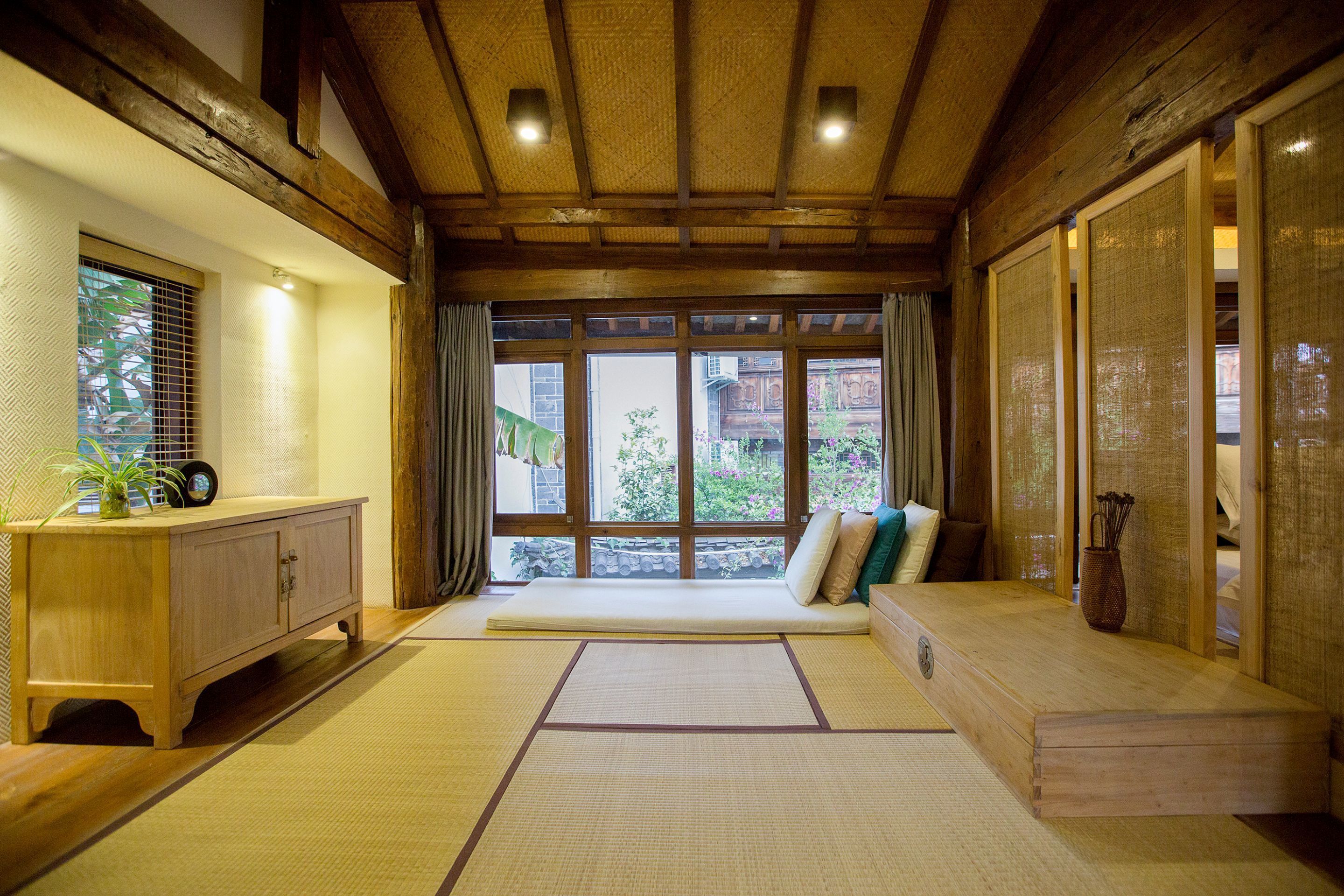 Tatami Double Room | Living area