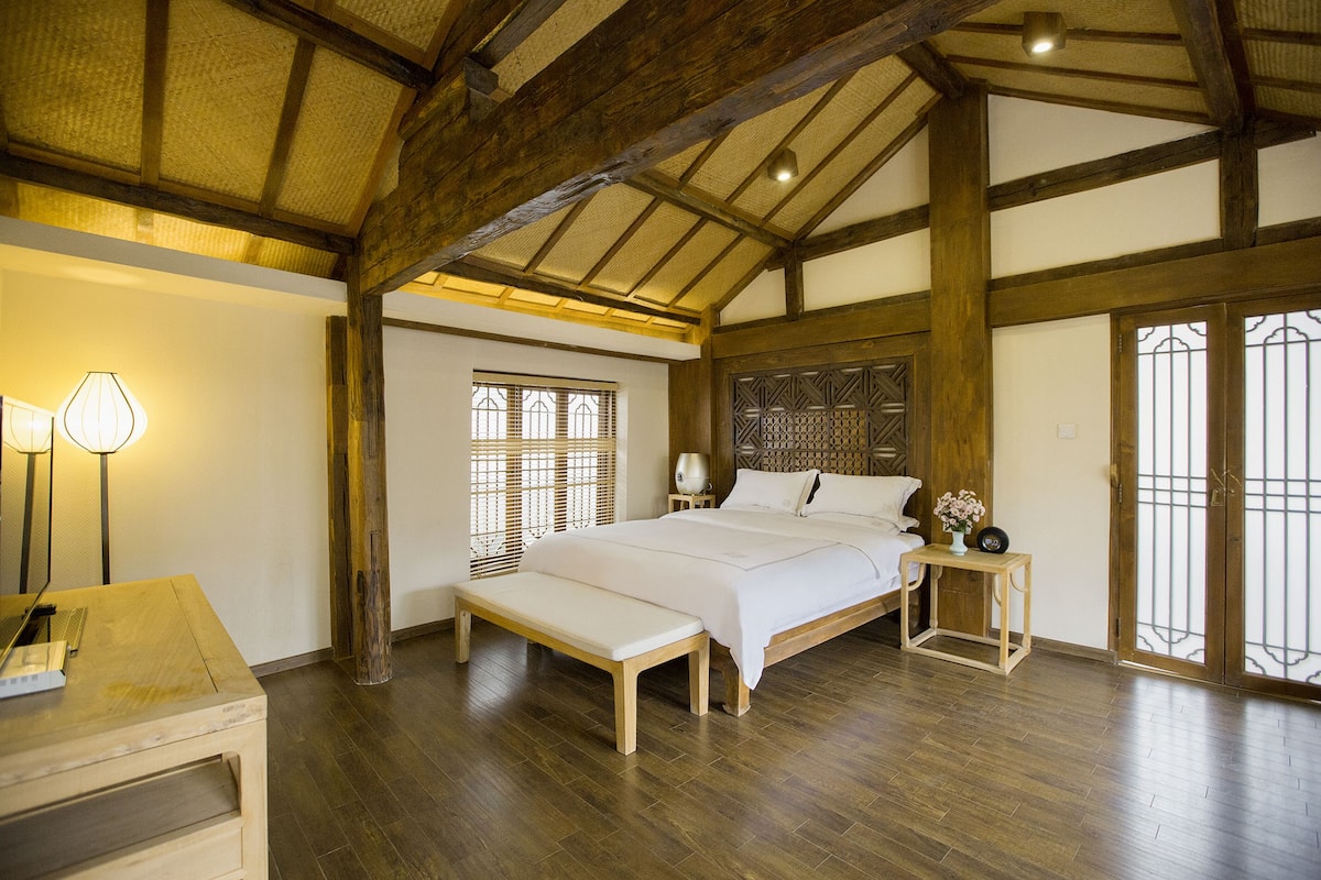 Garden View Room with Balcony | Desk, blackout drapes, soundproofing, free WiFi