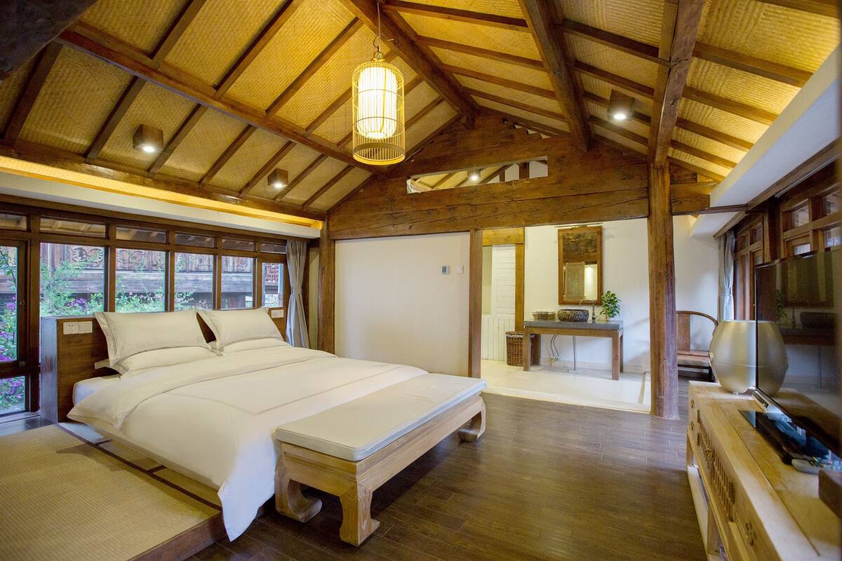 Premium Tek Büyük Yataklı Oda | Masa, güneşlik/perde, ses yalıtımı, ücretsiz kablosuz İnternet