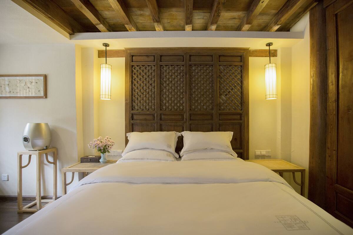 Standard Tek Büyük Yataklı Oda | Masa, güneşlik/perde, ses yalıtımı, ücretsiz kablosuz İnternet