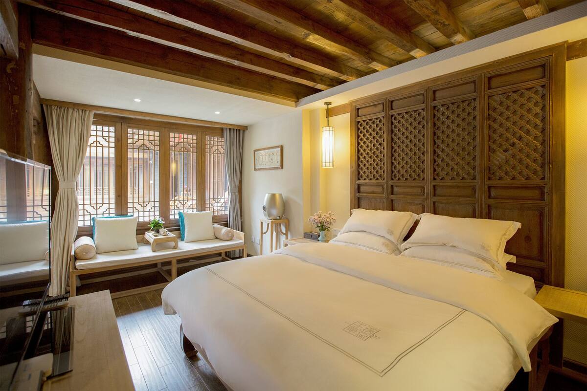 Standard Tek Büyük Yataklı Oda | Masa, güneşlik/perde, ses yalıtımı, ücretsiz kablosuz İnternet