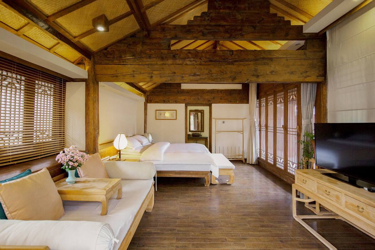 Deluxe Tek Büyük Yataklı Oda, Küvet | Oturma odası