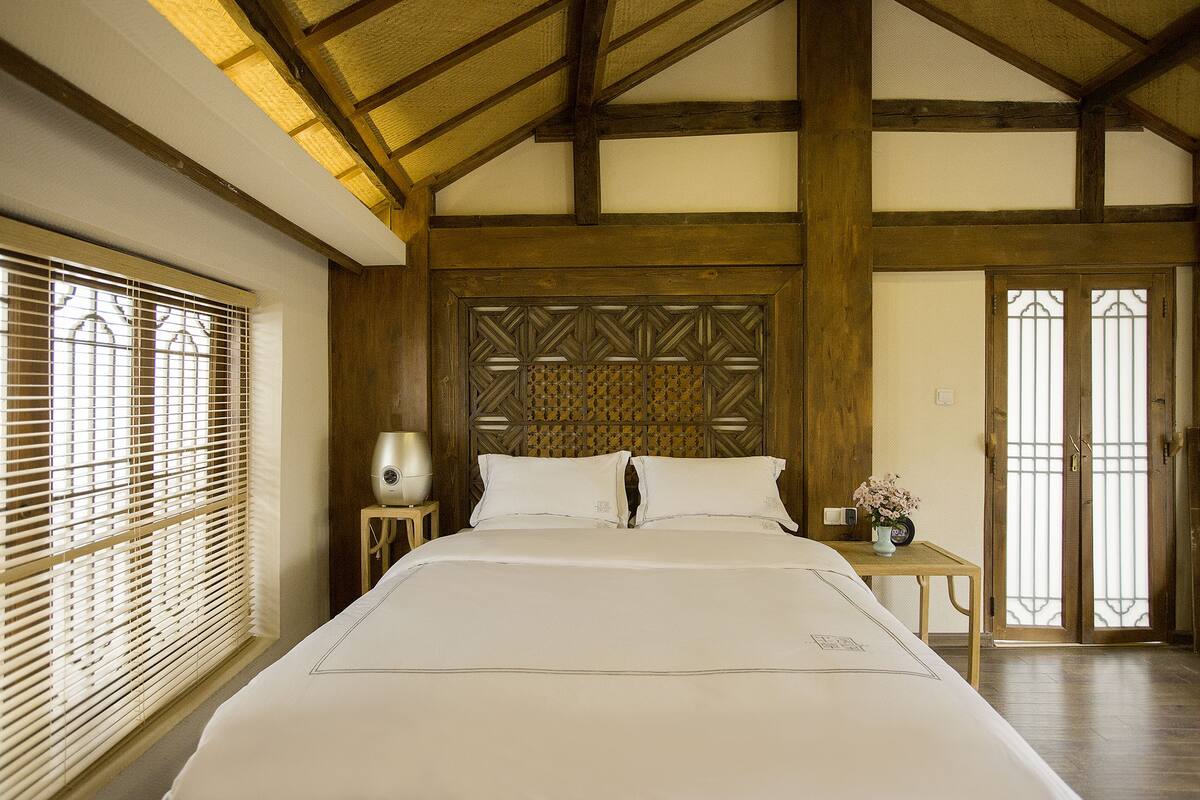 Comfort Tek Büyük Yataklı Oda, Balkon, Bahçe Manzaralı | Masa, güneşlik/perde, ses yalıtımı, ücretsiz kablosuz İnternet