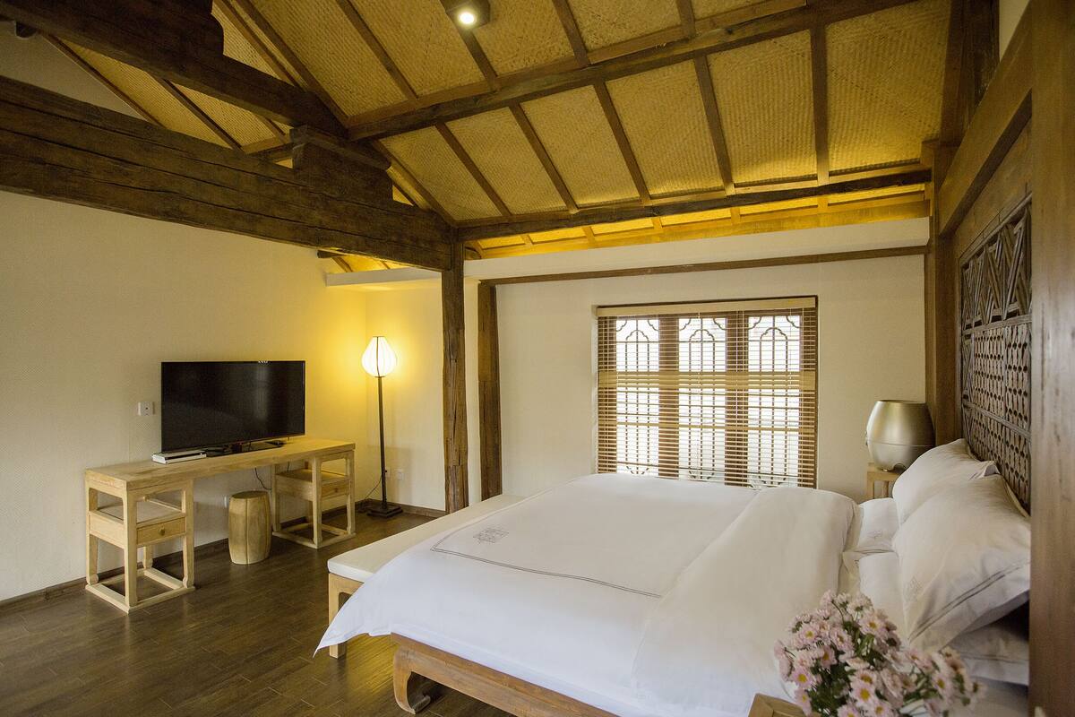 Comfort Tek Büyük Yataklı Oda, Balkon, Bahçe Manzaralı | Masa, güneşlik/perde, ses yalıtımı, ücretsiz kablosuz İnternet