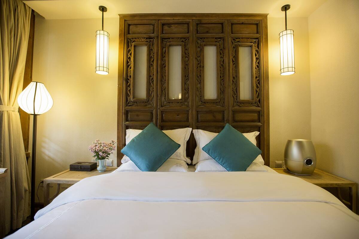 Superior Tek Büyük Yataklı Oda, Küvet, Bahçe Manzaralı | Masa, güneşlik/perde, ses yalıtımı, ücretsiz kablosuz İnternet