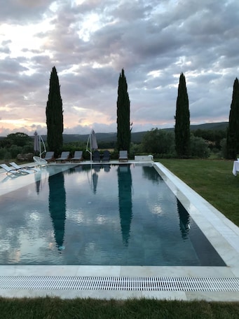 Outdoor pool, pool umbrellas, sun loungers
