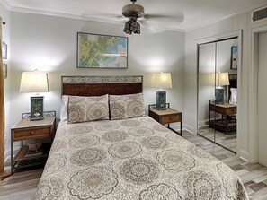 1 bedroom, iron/ironing board, Internet, bed sheets - Lots of Upgrades w/ Private Balcony & Great View (Tybee Island)