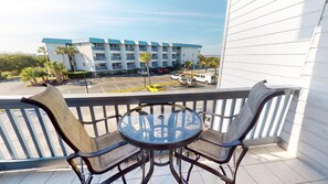 Outdoor dining - Lots of Upgrades w/ Private Balcony & Great View (Tybee Island)